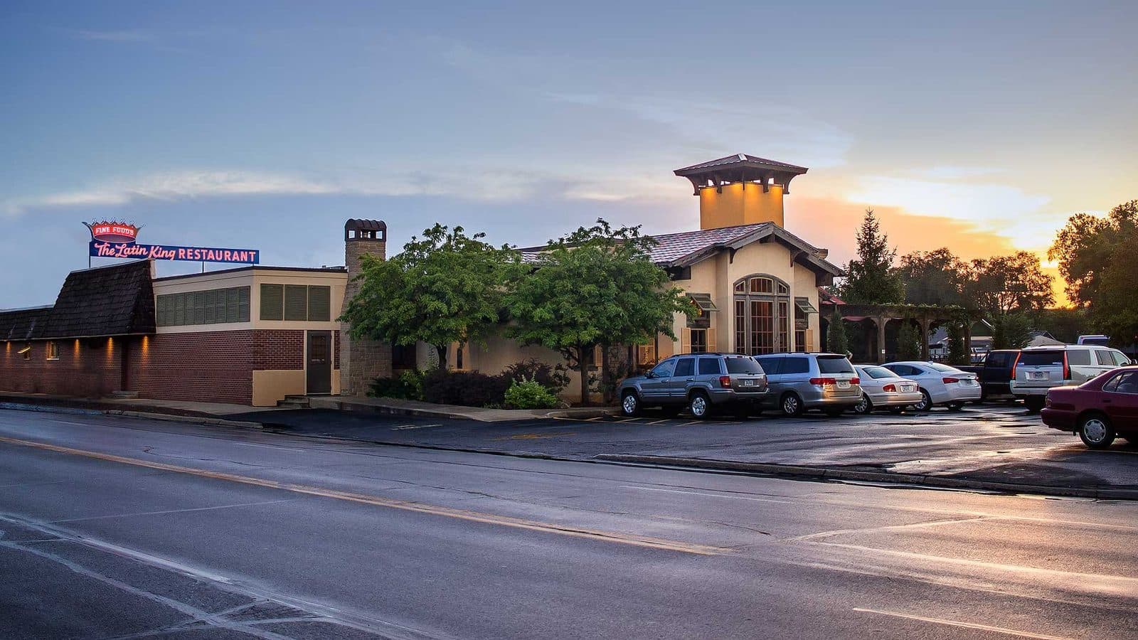 Tursi's Latin King building at sunset on Hubbell Avenue